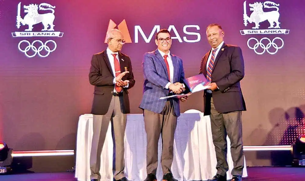 Chief Executive Officer - Bodyline Dinesh de Silva (centre) and President NOCSL Suresh Subramaniam exchanging the memorandum of understanding in the presence of Secretary NOCSL Maxwell De Silva (left)